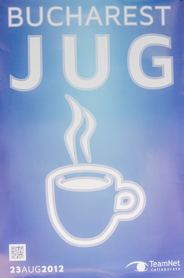 Ein Prospekt mit einem Unternehmenslogo und einem Bild einer Tasse.