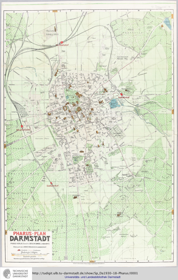 Eine detaillierte Karte von Darmstadt, Deutschland, die Straßen, Gebäude und Sehenswürdigkeiten zeigt, mit Text unten.