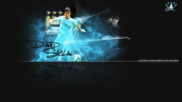 Eine Person schÃ¤gt einen FÃ¼Ãball auf einem Feld.