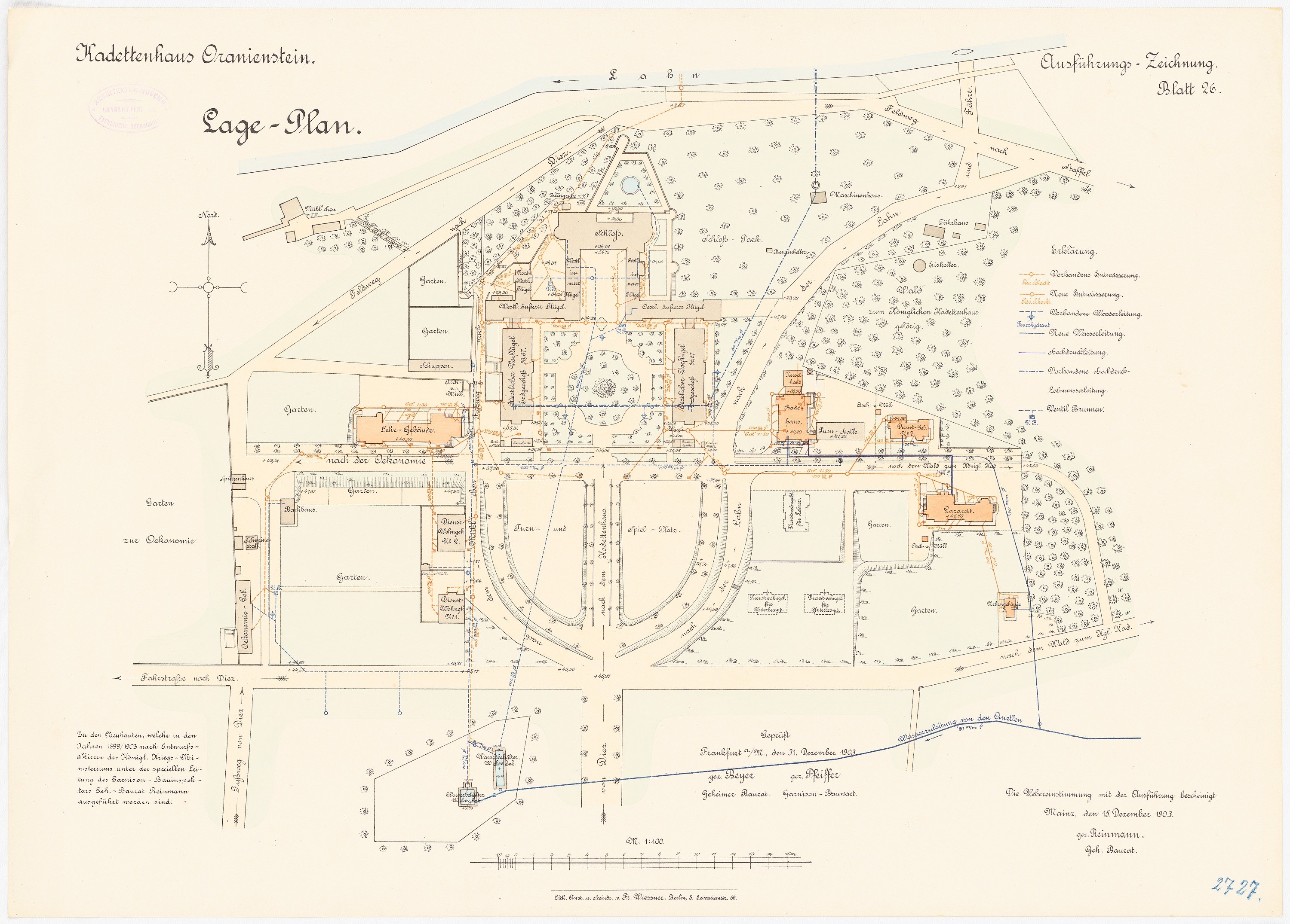 Ein detaillierter Stadtplan von Köln, Deutschland, mit einer handgezeichneten Gebäude-Skizze auf einer Papier-Überschicht mit Text über die Geschichte, Kultur und Sehenswürdigkeiten der Stadt.