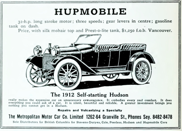 Eine Werbetafel mit einem Auto und Text.