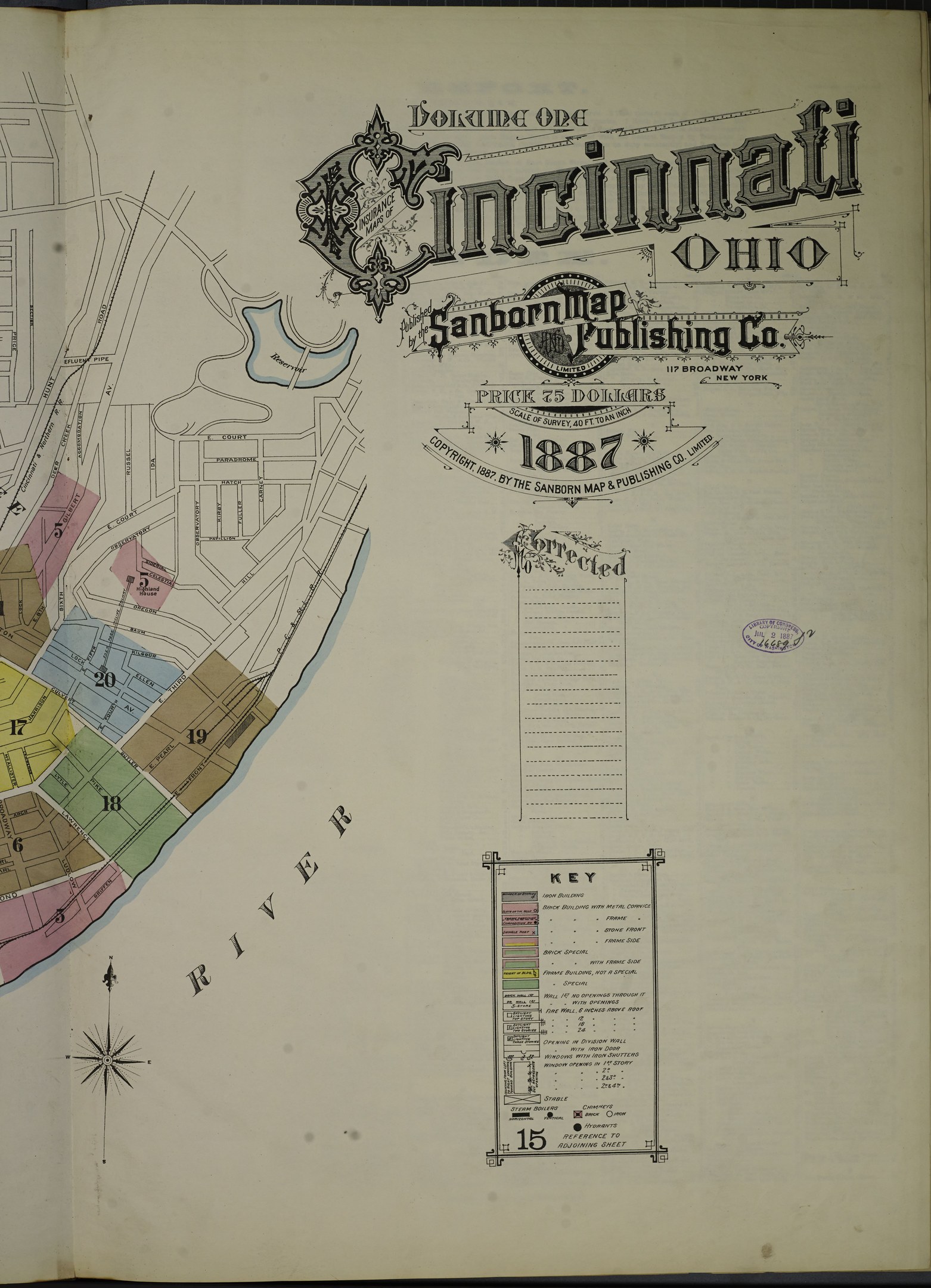 Offenes Buch mit detaillierter Karte von Cincinnati, Ohio, mit sichtbaren Straßen, Parks und Sehenswürdigkeiten, begleitet von Text mit zusätzlichen Informationen zur Stadt.