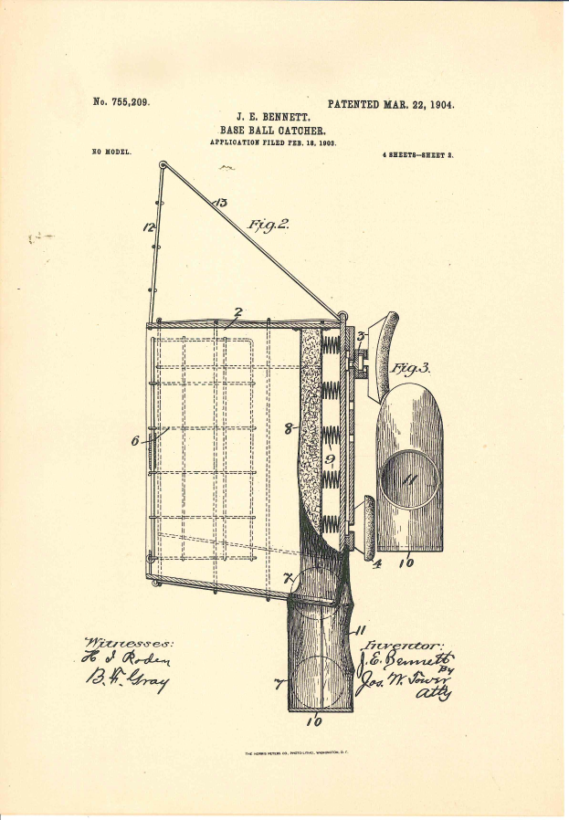 Ein detailliertes Patentbild einer Kamera auf Papier, das die Linse, den Griff und den Körper zeigt, zusammen mit begleitendem Text.
