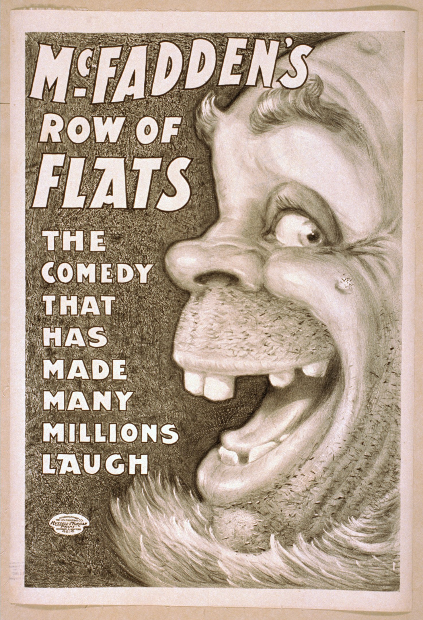 Plakat einer Person mit wilden Haaren, weit aufgerissenen Augen und einem breiten Grinsen vor einem hellgelben Hintergrund, mit dem Text "McFadden's Row of Flats: Die Comedy, die viele zum Lachen gebracht hat."