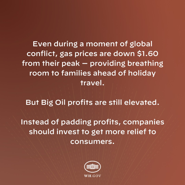 Ein brauner Hintergrund mit einer Aussage, dass die Gaspreise um $1.60 von ihrem Höchststand gesunken sind und Familien vor den Feiertagen Erleichterung bringen, während ein globaler Konflikt herrscht.