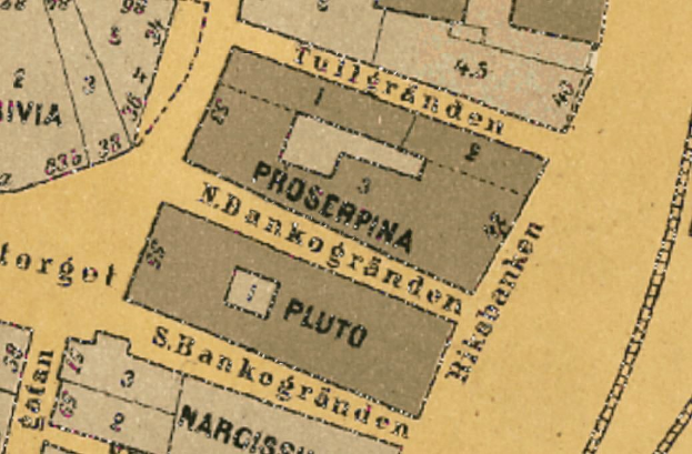 Detailiertes altes Stadtplan mit markierten Gebäuden, Straßen und Sehenswürdigkeiten.