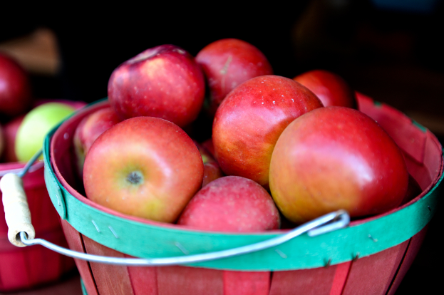 Körbe voller Äpfel.