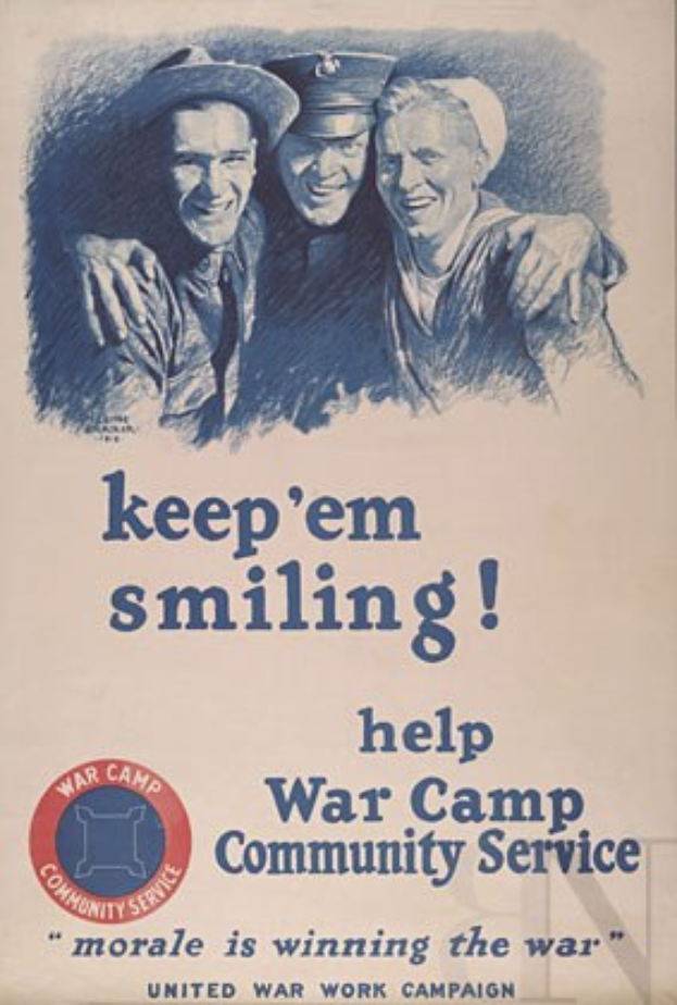 Ein Plakat mit drei lachenden Menschen in Militäruniformen und der Aufschrift "Keep 'Em Smiling, Help War Camp Community Service" oben drauf.