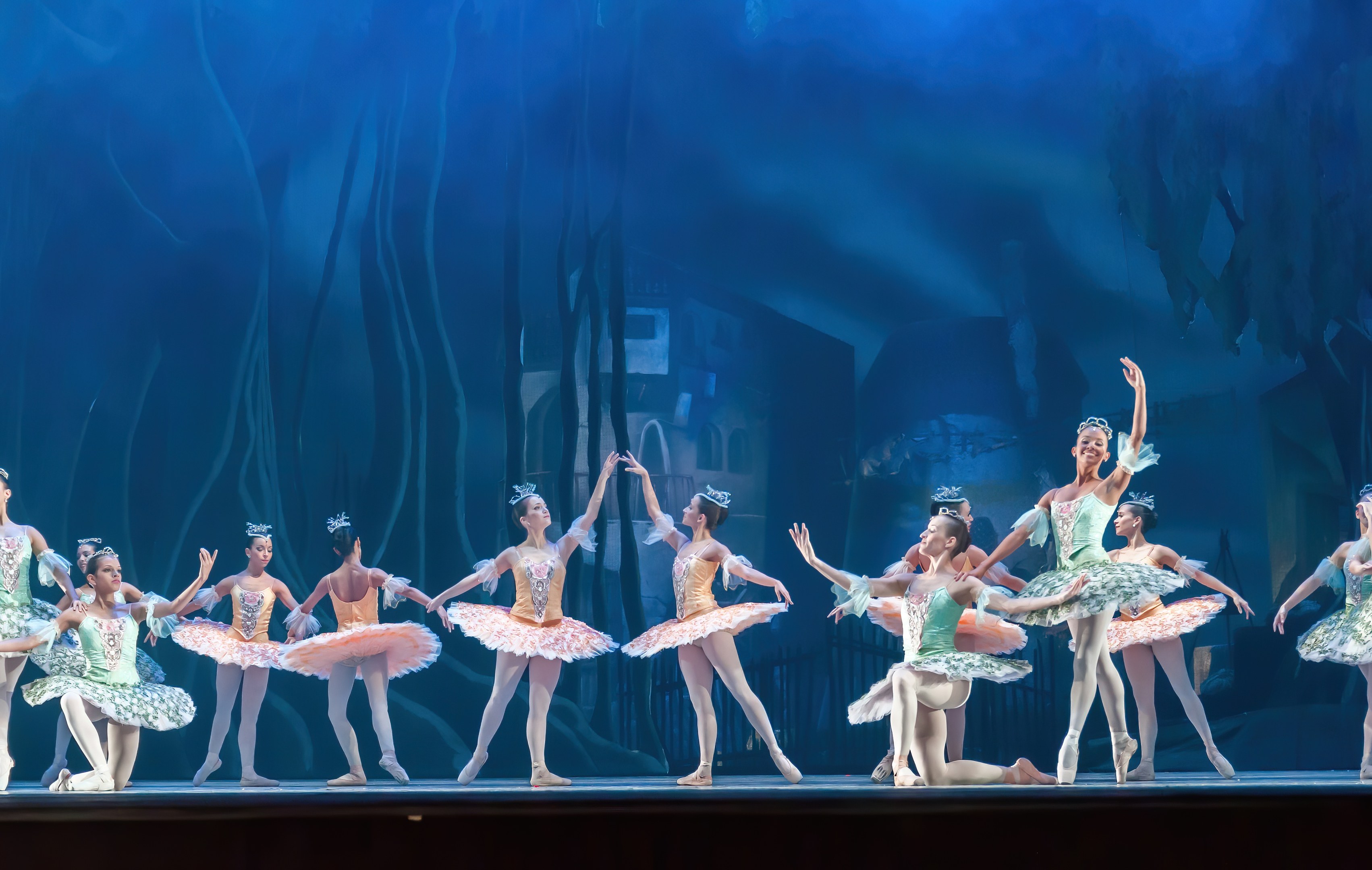"Theater of Estrada Song" des Zentrums für Ästhetische Erziehung von Kindern der Oblast Nizhny Novgorod wird vor der Vorstellung von "Nussknacker" im Nizhny Novgorod TYUZ am 1. Juni auftreten