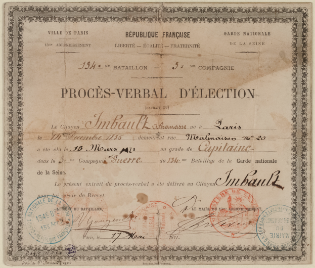 Ein altes Dokument, wahrscheinlich eine Wahlurne, mit Text und zwei Stempeln darauf.