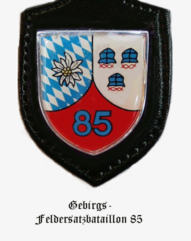Ein Abzeichen mit der Nummer 85, das das bayerische Fußballteam repräsentiert, mit deutschem Text darunter.