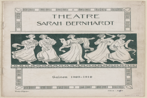Ein Vintage-Plakat des Théâtre Sarah Bernhardt von 1909-1910, das eine Gruppe von Frauen in der Mitte und Text zeigt, der das Theater und seine Künstler beschreibt.
