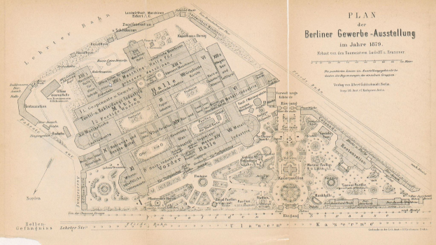 Detailierte Karte von Berlin, Deutschland, aus dem Jahr 1879, die das Stadtlayout und den Plan für die Berliner Gewerbe-Ausstellung zeigt, einschließlich Gebäude, Straßen und beschriftete Straßen, Parks und Sehenswürdigkeiten.