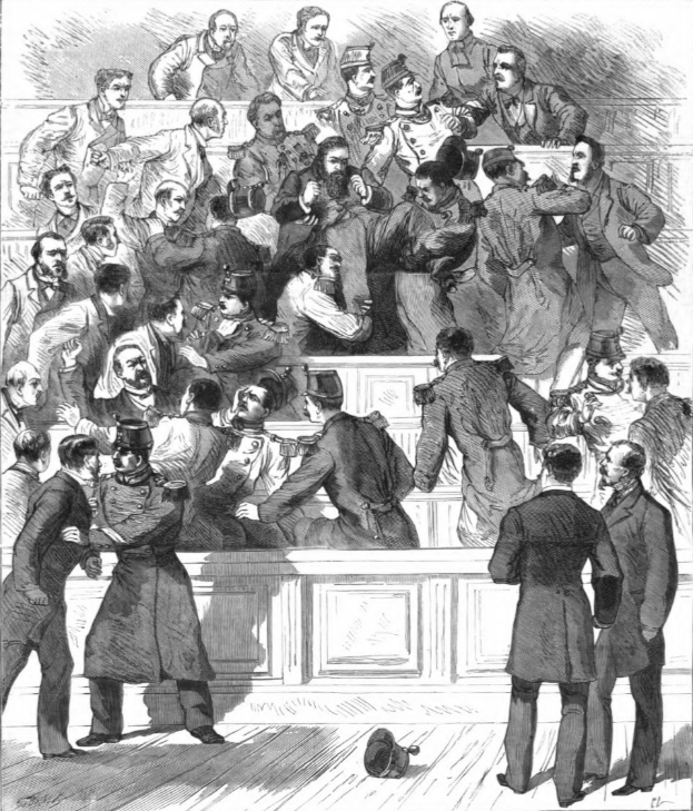 Schwarz-weiß-Zeichnung eines überfüllten Gerichtssaals mit Menschen, die stehen und auf dem Boden sitzen, betitelt mit "Der Prozess der britischen Armee in London, England."