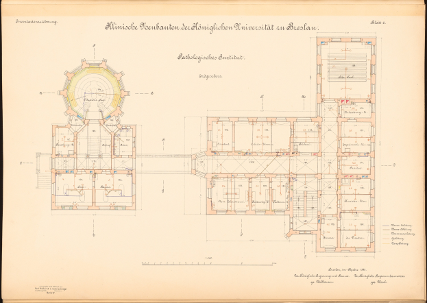 Eine handgezeichnete architektonische Skizze eines mehrräumigen Gebäudes mit einem Grundriss, der für die Universität Dresden beschriftet ist, begleitet von geschriebenem Text.