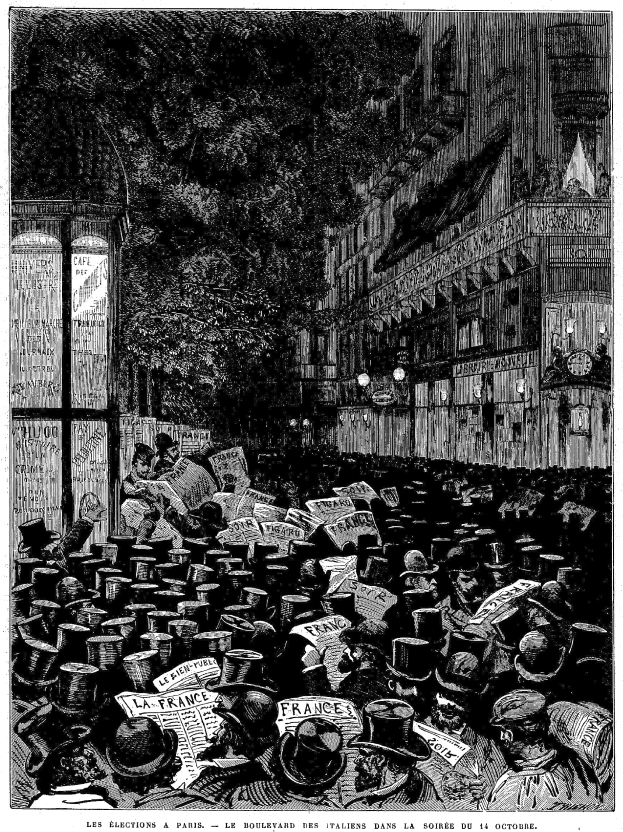 Eine Schwarz-Weiß-Illustration einer Menschenmenge auf einer Stadtstraße, mit einem Gebäude auf der rechten Seite und einem Baum im Hintergrund, Text unten lautet "Les élections à Paris, le boulevard des italiens dans la soirée du 16 octobre 1885".
