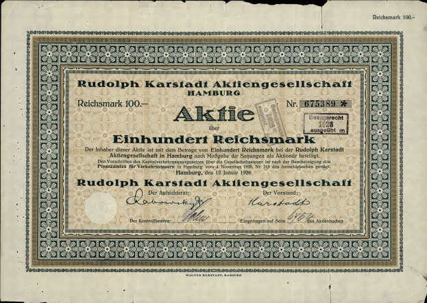 Ein alter deutscher Banknote mit einem schwarzen Hintergrund und dem Text "Rudolph Karlstadt Aktiengesellschaft Hamburg" darauf geschrieben.