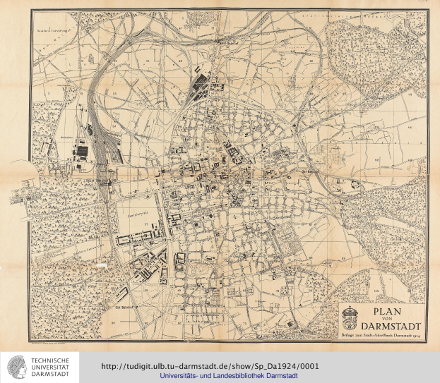 Ein detaillierter alter Stadtplan von Darmstadt, Deutschland, der Straßen, Gebäude und Sehenswürdigkeiten zeigt, mit Text unten.